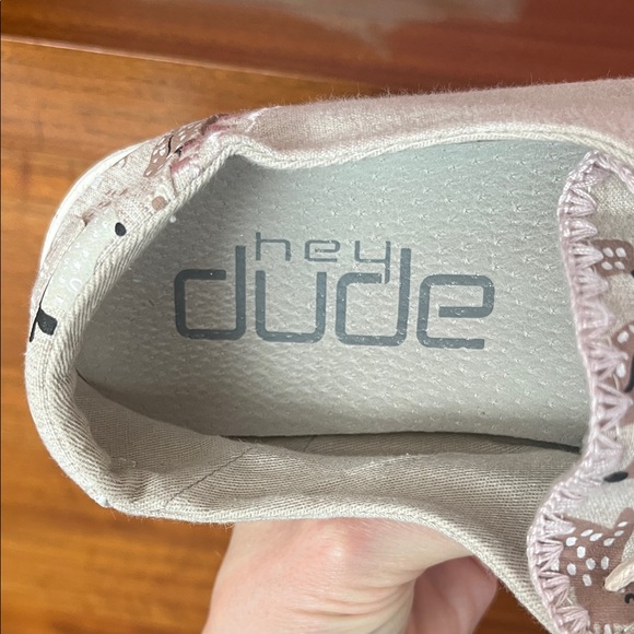 EUC Hey Dude Beige Animal Print Shoes - Picture 2 of 16